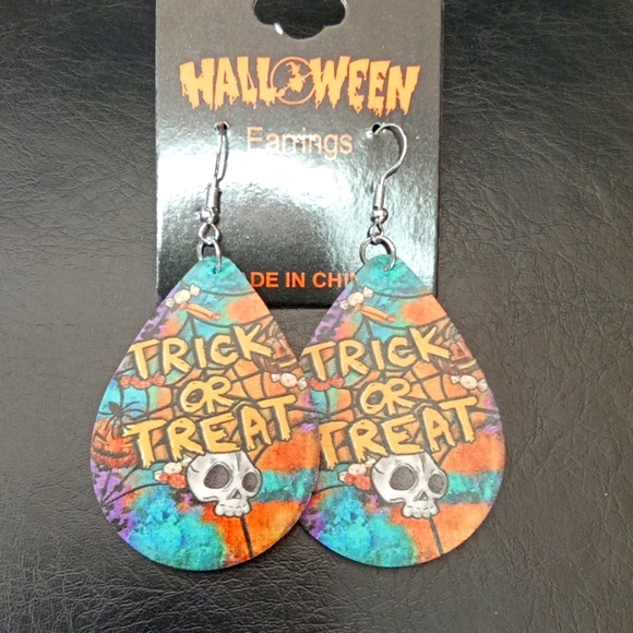 3 For $15 Trick or Treat Skull Earrings NEW π¬π¬π¬ - Picture 2 of 4
